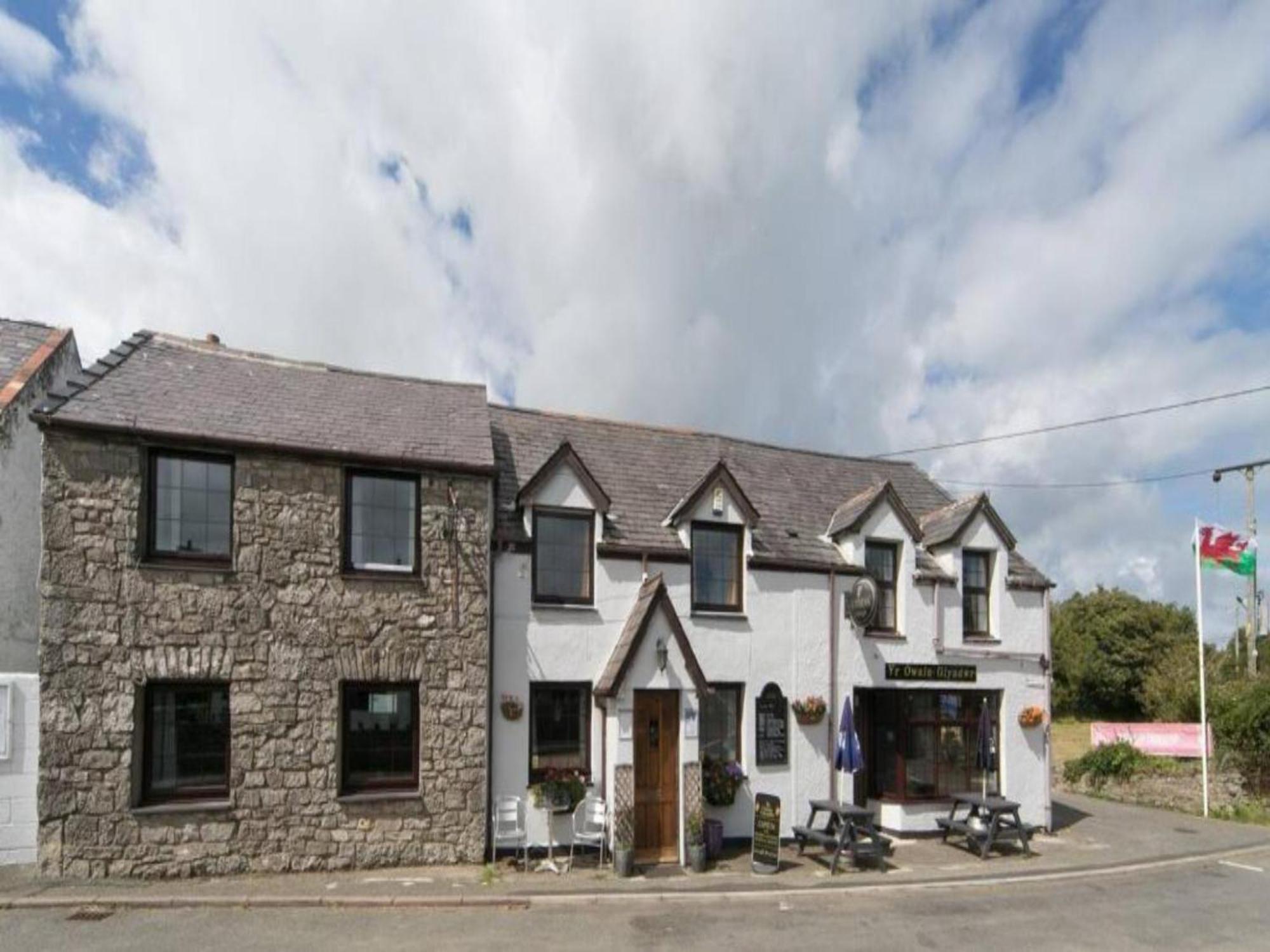 Pass The Keys Modern En-Suite Room In Country Pubrestaurant 2 Llanddona Exterior photo